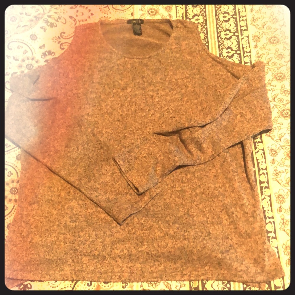 Cold shoulder pink and speckled gray light sweater